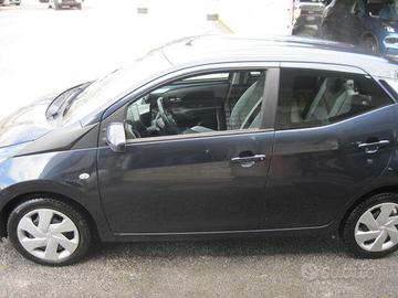 Toyota Aygo 1.0 VVT-i 69 CV 5 porte x-play TSS SOL