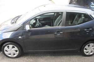 Toyota Aygo 1.0 VVT-i 69 CV 5 porte x-play TSS SOL