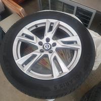 Cerchi originali Volvo da 18 con pneumatici 