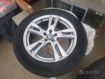 Cerchi originali Volvo da 18 con pneumatici 