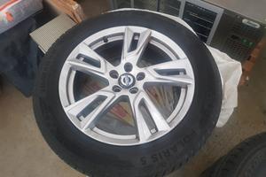 Cerchi originali Volvo da 18 con pneumatici 