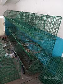 Ceste e scaffali con raccorderia varie 