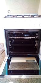 Cucina a gas con forno elettrico