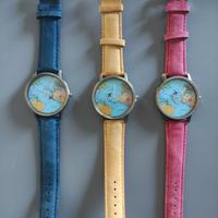 Lotto 3 orologi a tema viaggio blu, rosso, giallo