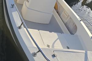 Motoscafo Open con motore fuori bordo