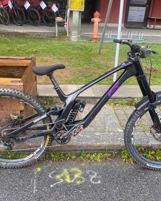 GT FURY Carbon