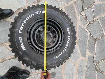 gomme con cerchio suzuki samurai