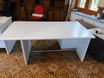 scrivania ufficio bianca