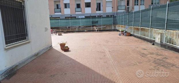 APPARTAMENTO CON TERRAZZO DI 250MQ!!