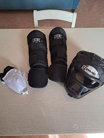 casco muay thai e parastinchi