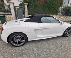 Audi R8 V10 spider fsi quattro r tronic come nuova