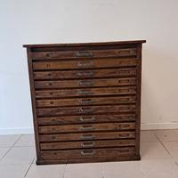 Vecchia cassettiera da tipografia 