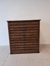 Vecchia cassettiera da tipografia 