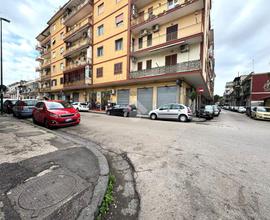 NEGOZIO A NAPOLI