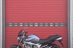 YAMAHA FZ 600 .