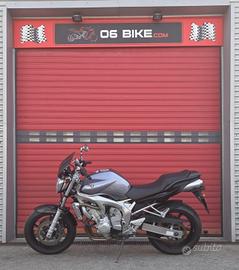 YAMAHA FZ 600 .