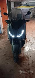 Yamaha X-Max 125 TECH MAX Guidabile a 16 anni