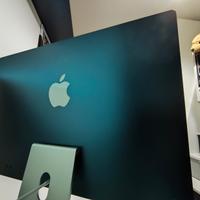 Imac m3 Verde con magic mouse e magic keyboard.