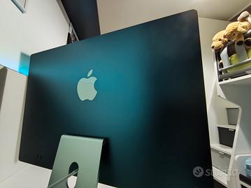 Imac m3 Verde con magic mouse e magic keyboard.