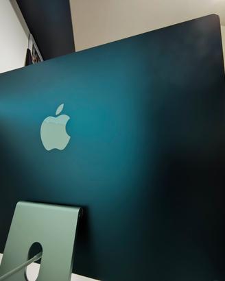 Imac m3 Verde con magic mouse e magic keyboard.