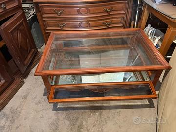 Tavolino da salotto in legno con teca in vetro