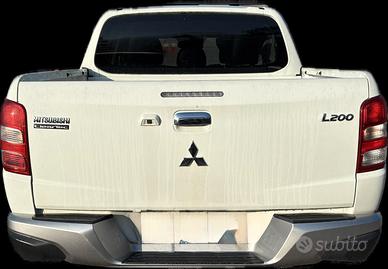 RICAMBI MITSUBISHI L200 COLORE BIANCO