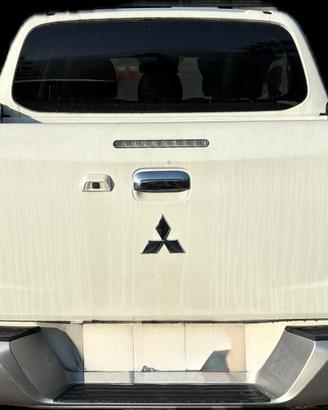 RICAMBI MITSUBISHI L200 COLORE BIANCO