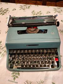 Macchina da scrivere Olivetti Lettera 32
