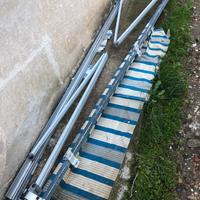 Tenda da sole a struttura a pantografo