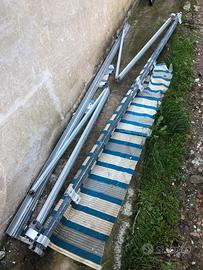 Tenda da sole a struttura a pantografo