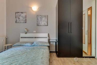 Stanza in appartamento di 139 m² a Milano