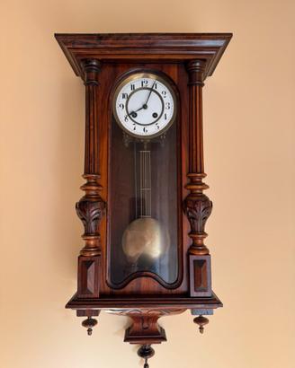 Orologio a pendolo meccanico antico da parete
