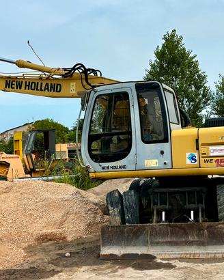 Escavatore Fiat Hitachi 135 WT