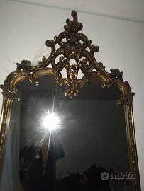 Spechiera in legno dorato e decorato