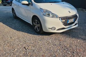 Auto  PEUGEOT  208  1.2