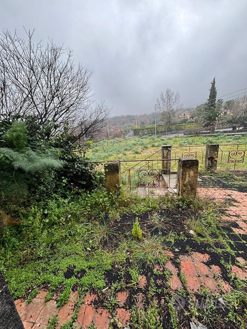 Ruderi con Terreno - Vista 2