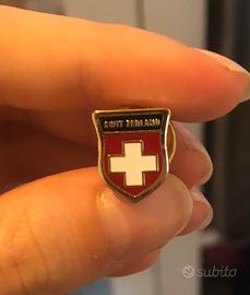 Spilla bandiera svizzera