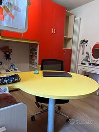 Cameretta con doppio letto singolo ed armadi