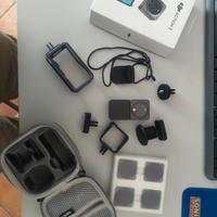 dji action 2  dual screen combo con accessori 