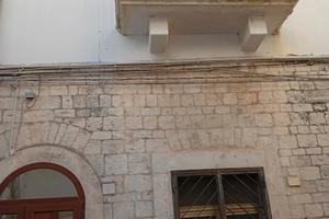 Casa indipendente parzialmente ristrutturata