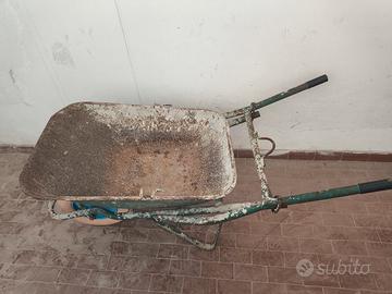 carriola ribaltabile per montacarichi da cantiere 