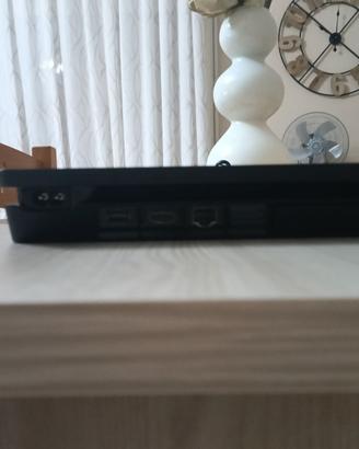 Play station 4 slime 500 GB