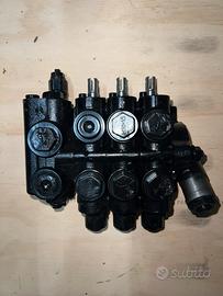 Distributore idraulico a 3 vie