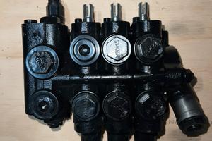 Distributore idraulico a 3 vie