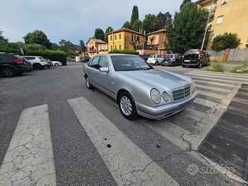 Mercedes benz E 200
