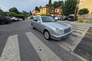 Mercedes benz E 200