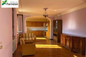 Appartamento di 200 m² con più di 5 locali e box a