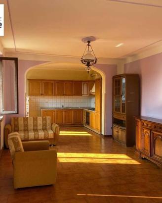 Appartamento di 200 m² con più di 5 locali e box a
