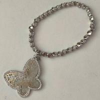Bracciale argentato con ciondolo farfalla e strass