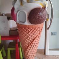 cono gelato 8n resina. bidone spazzatura